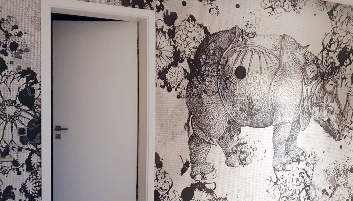 Eine Fototapete mit phantasievoller schwarz-weißer Illustration eines Nashorn.